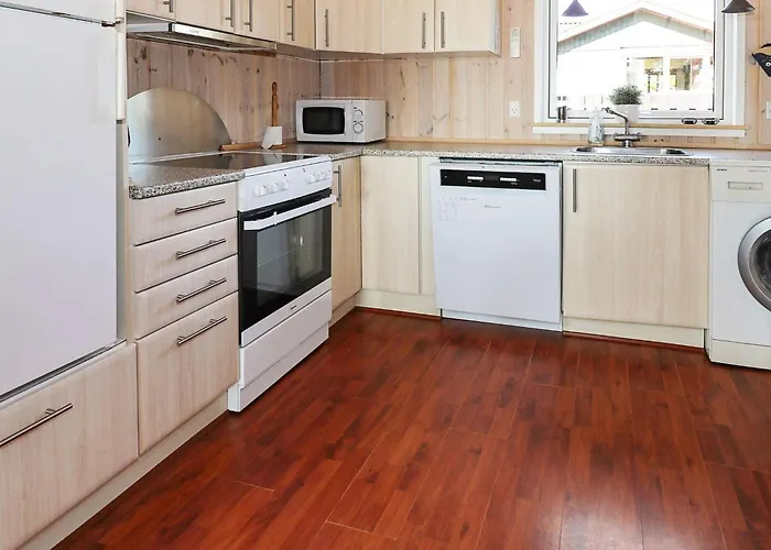 9 Person In בית נופש